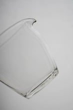 Load image into Gallery viewer, Glass Gong Dao Bei/3 options.