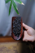 Load image into Gallery viewer, Tongxinshe Teahouse Recommends Aged Rock Tea: 2001 Shui Jin Gui