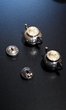 Load image into Gallery viewer, Tongxin She Teahouse · Handmade Small Silver Teapot: A Dual-Model Tasting of Vintage and Vertical Pattern, Double Elegance in 80cc