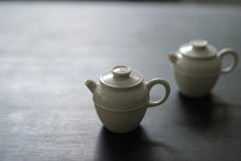 Load image into Gallery viewer, "Julu Porcelain Pot" 巨轮陶壶.