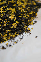 Load image into Gallery viewer, A Ruby Hue Holds Autumn's Essence: Tongxinshe Teahouse Presents Limited-Edition "Jiuqu Hongmei" for Autumn 九曲红梅