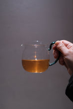 Load image into Gallery viewer, 2016 Lao Banzhang Tea: The Legendary Flavor of the King of Pu'er