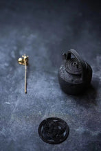 Load image into Gallery viewer, "Yun Po kettle" to everyone. There are two styles with capacities of 550ml and 750ml.