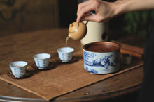 Load image into Gallery viewer, Seeking an Elegant Retreat, Treasuring a Piece of Ingenuity: The Beauty of Tongxin She Teahouse and the "Jiaolu Yi" Blue-and-White Pot Stand