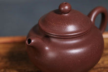 Load image into Gallery viewer, Rare Centennial Old Purple Clay and the Inheriting Duozhi Teapot: A Treasured Recommendation from Tongxin She Teahouse
