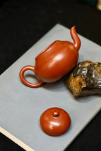 Load image into Gallery viewer, Fully handmade "Old Zhu Ni Small Flat Pear Purple Clay Pot" with a capacity of 110ml.