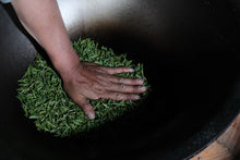 Load image into Gallery viewer, Tongxin She Teahouse: Tracing the Source of Premium West Lake Longjing Tea, Customizing the Supreme Flavor of Spring Tea
