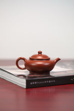 Load image into Gallery viewer, Master Xu Jingen's apprentice "Wu Cheng" works/Yuan Kuang Zhu Ni Ai Pan teapot 110ml