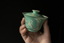 Load image into Gallery viewer, Tongxin She Teahouse | Jingdezhen Wuzhi Green Plum Visiting盖碗 : A Poetic Spring in Tea Ware
