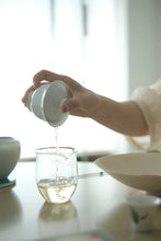 Load image into Gallery viewer, Tongxin‑She Tea House · 9‑Times Scented Jasmine King Silver Needle, Fuzhou 2026 茉莉针王