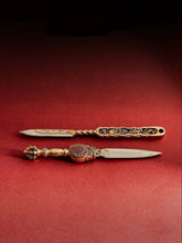 Load image into Gallery viewer, The Mysterious Guardianship in the Ancient Rhyme of Tea Fragrance - The Shitolin Tea Knife of Tongxin She Teahouse