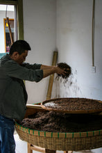 Load image into Gallery viewer, Tongxin She Teahouse Launches New Wuyi Tongmuguan "Peach-Flavored Black Tea"蜜桃红茶