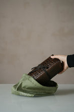 Load image into Gallery viewer, Tongxin She presents the "Wandering Amid Spring Blossoms" portable tea gift set.