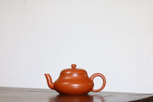Load image into Gallery viewer, Tongxinshe Tea House cooperates with Mr. Xu Linfeng, a national arts and crafts artist, to bring you 3 fully handmade Zhou Pi Zhu Ni small purple clay teapots with a capacity of 110ml.