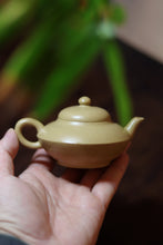 Load image into Gallery viewer, Tongxinshe Teahouse Recommends: Yixing Purple Clay "Hehuan" Teapot, 120cc Elegance in Pear-Skin Green Clay “合欢”/梨皮绿泥
