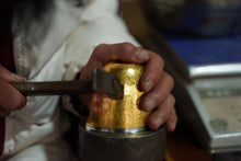 Load image into Gallery viewer, Tongxinshe Teahouse Recommendation | Hong Jike's Formless Pure Gold Teapot, an Intangible Cultural Heritage Masterpiece, a Rare Heirloom for Collection