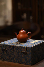 Load image into Gallery viewer, Jiangsu Guanyu 2022 Autumn Auction "Qinxin·Six Square Pear Shape" Teapot