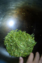 Load image into Gallery viewer, Tongxin She Teahouse: Tracing the Source of Premium West Lake Longjing Tea, Customizing the Supreme Flavor of Spring Tea