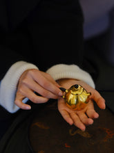Load image into Gallery viewer, Tongxinshe Teahouse Recommendation | Hong Jike's Formless Pure Gold Teapot, an Intangible Cultural Heritage Masterpiece, a Rare Heirloom for Collection