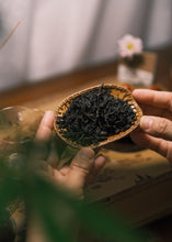 Load image into Gallery viewer, “Huiyuan Pit Rougui” produced by Gaopeng Tea Factory.