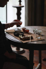 Load image into Gallery viewer, The "Elegant and Tranquil Pine Branch Verse Set" of Jingdezhen Porcelain: Poetic Charm on the Tea Table