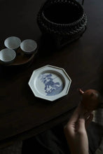 Load image into Gallery viewer, High Mountain Cloud Deer Like Deep HuCheng/高山云鹿若深壶承