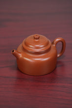 Load image into Gallery viewer, The “De Zhong teapot” with a capacity of 100cc is purely handmade by Teacher Xu Linfeng.