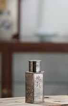 Load image into Gallery viewer, Tongxin She Teahouse Recommends: "Shuying" Ancient Tin Hexagonal Tea Caddy – Preserving Tea Aroma for 3,000 Years锡罐