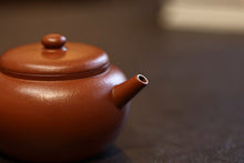 Load image into Gallery viewer, Tongxin Teahouse Teaware Recommendation Aged Red Clay Flat-Cover Lotus Seed Teapot | 150cc