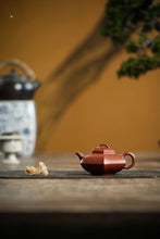 Load image into Gallery viewer, Tongxin She Teahouse Collection: Zhaozhuang Premium Small Red Clay · Shouzhuo Square Teapot (Pang Hongzhi's 120cc Handmade Work)