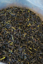 Load image into Gallery viewer, 2025 Tongxin She Teahouse: Phoenix Dancong "Xuepian Yashi Xiang" – The Stunning Culmination of Winter's Essence雪片鸭屎香