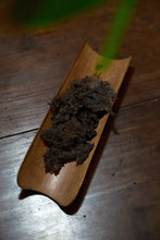 Load image into Gallery viewer, Tongxinshe Collection: 2004 Menghai Tea Factory Green Label Ripe Pu'er Tea (Guangdong Dry Storage)