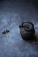 Load image into Gallery viewer, "Yun Po kettle" to everyone. There are two styles with capacities of 550ml and 750ml.