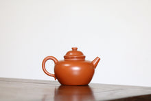 Load image into Gallery viewer, Tongxinshe Tea House cooperates with Mr. Xu Linfeng, a national arts and crafts artist, to bring you 3 fully handmade Zhou Pi Zhu Ni small purple clay teapots with a capacity of 110ml.