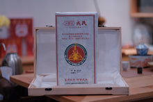 Load image into Gallery viewer, "Pu'er Tea for the 30th Anniversary of Shuangjiang: The Charm of Icelandic Tea, Warmth in Christmas"