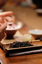 Load image into Gallery viewer, Limited-Time New Product Offer: Golden Elegance Meets Rock Rhythm – Tongxinshe Teahouse Launches 2025 Wuyi Rock Tea Jinxuan/金萱