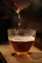 Load image into Gallery viewer, Limited-Time New Product Offer: Golden Elegance Meets Rock Rhythm – Tongxinshe Teahouse Launches 2025 Wuyi Rock Tea Jinxuan/金萱