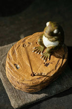 Load image into Gallery viewer, The Elegance of Incense and Tea: Tongxin She Teahouse Recommends Chen Zhen's Handmade Frog - shaped Purple Clay Incense Holder and Tea Pet