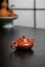 Load image into Gallery viewer, Curated by Tongxinshe Teahouse | Mini Chunquan Teapot: Timeless Antique Beauty Beyond Expectation‼️
"Aili · Chunquantang Mark" | 100ml Raw Ore Da Hong Pao Red Clay
Fully Handmade Antique Recreation by Master Wang Yajun