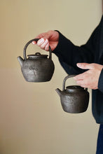Load image into Gallery viewer, "Yun Po kettle" to everyone. There are two styles with capacities of 550ml and 750ml.