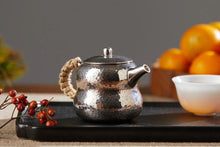 Load image into Gallery viewer, a "9999 mini gourd teapot" using silver as the medium. Capacity: about 65ml。