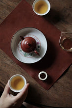 Load image into Gallery viewer, Tongxinshe Teahouse New Arrival | Famille Rose Porcelain Plate with Poems and Flowers: A Touch of Elegance, Inheriting the Past and Opening Up the Future