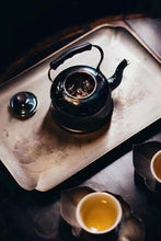Load image into Gallery viewer, The Small Silver Kettle Paying Tribute to the 1980s: The Integration of Time and Craftsmanship