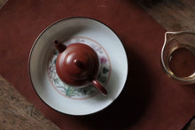 Load image into Gallery viewer, Tongxinshe Teahouse New Arrival | Famille Rose Porcelain Plate with Poems and Flowers: A Touch of Elegance, Inheriting the Past and Opening Up the Future