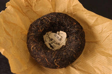 Load image into Gallery viewer, Tongxinshe Teahouse Collection Recommendation: Dayi 2003 Flower Label Panda Tuocha – A Time-Honored Impression of Menghai Old Tea