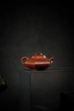 Load image into Gallery viewer, Tongxin She Teahouse Collection: Zhaozhuang Premium Small Red Clay · Shouzhuo Square Teapot (Pang Hongzhi's 120cc Handmade Work)