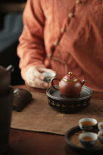 Load image into Gallery viewer, "Black Glazed and Gold-traced Tripod Tea Saucer: An Exquisite Choice on the Tea Table"