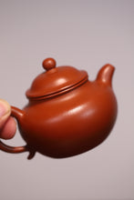 Load image into Gallery viewer, The Chinese Yixing purple clay teapot "Zhou Pi Zhu Ni Lotus Seed Teapot" is completely handmade.