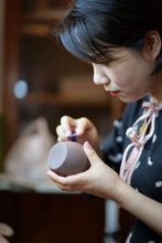 Load image into Gallery viewer, Tongxinshe Teahouse 2026 Collection Recommendation: Exquisite Black-bodied Zhuni Xishi Purple Clay Teapot by Qin Xin