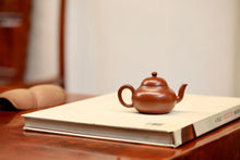 Load image into Gallery viewer, Fully handmade "Old Zhu Ni Small Flat Pear Purple Clay Pot" with a capacity of 110ml.
